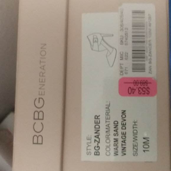 NWT ladies leather pumps. - Picture 9 of 9